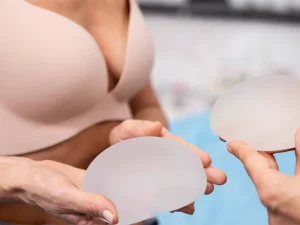جراحی همزمان لیفت و پروتز سینه